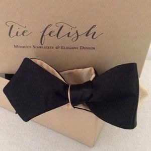 Black and gold reversible satin bow tie